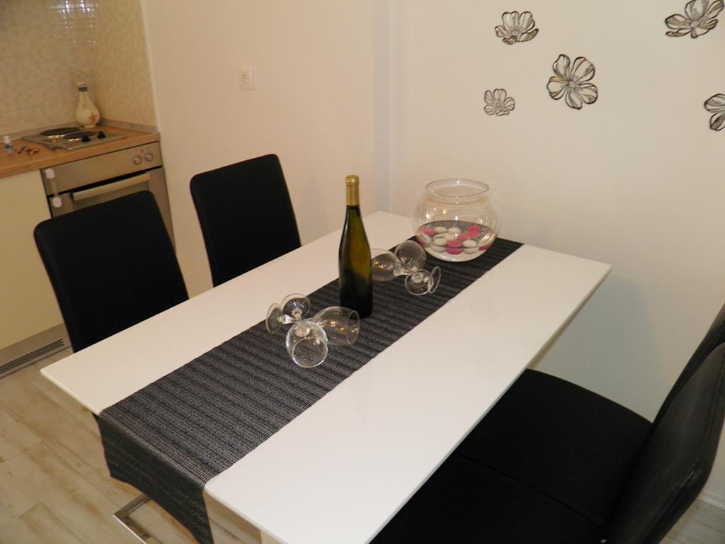 Apartment Leptir Подстрана Номер фото